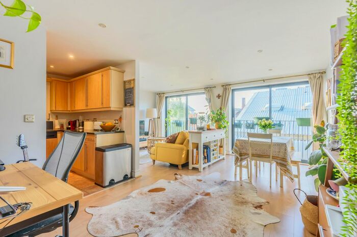 1 Bedroom Flat To Rent In Long Lane, London, SE1