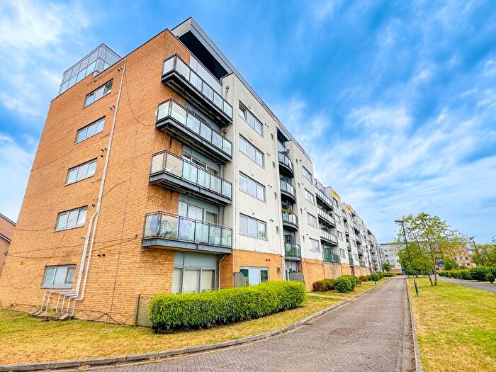2 Bedroom Flat To Rent In Defence Close, West Thamesmead, London, SE28