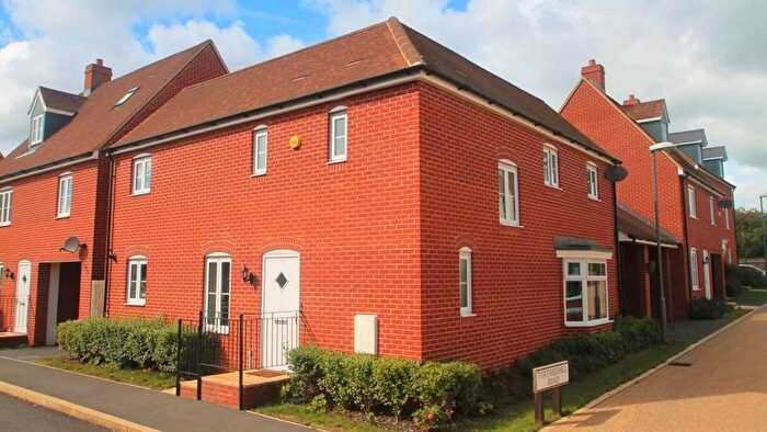 3 Bedroom Link Detached House To Rent In Wall Brown Way, Aylesbury, HP19