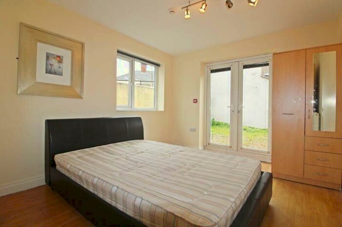 1 Bedroom Flat To Rent In Penarth Road, Grangetown, Cardiff, CF10
