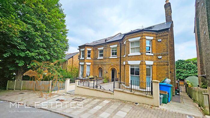 2 Bedroom Flat To Rent In Cintra Park, London, SE19
