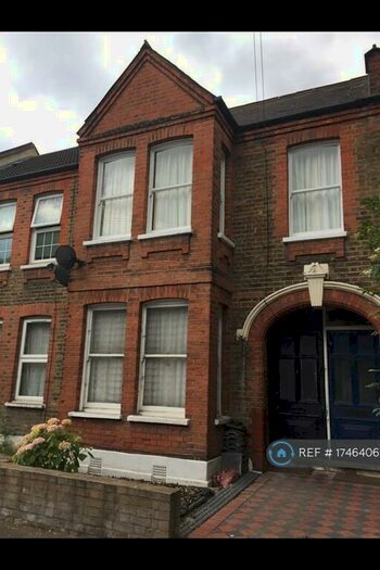 2 Bedroom Flat To Rent In Blyth Road, London, E17