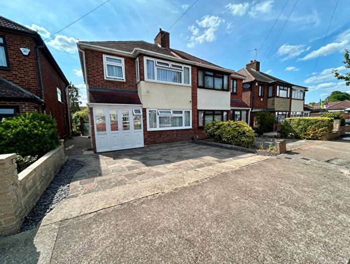 3 Bedroom Semi-Detached House For Sale In Saunton Road, Hornchurch, RM12