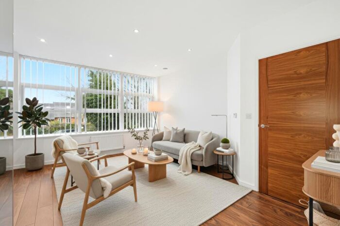 2 Bedroom Apartment For Sale In London Road, St. Albans, Hertfordshire, AL1