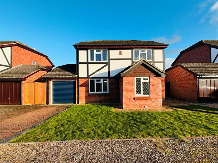 4 Bedroom Detached House For Sale In Willow Close, Melksham, SN12
