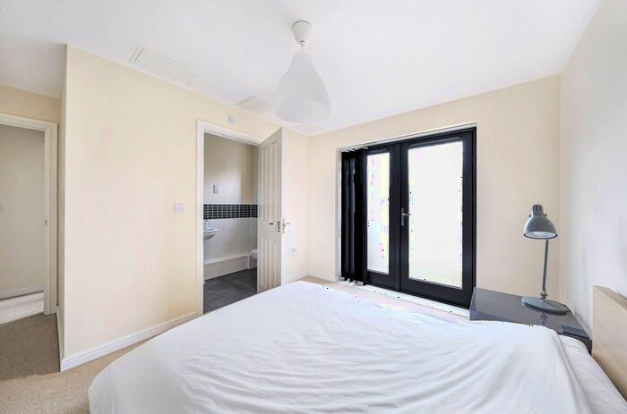 2 Bedroom Flat For Sale In Raven Close, Watford, Hertfordshire, WD18