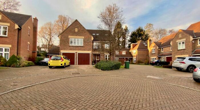 5 Bedroom Detached House To Rent In Water Mead, Chipstead, Coulsdon, CR5