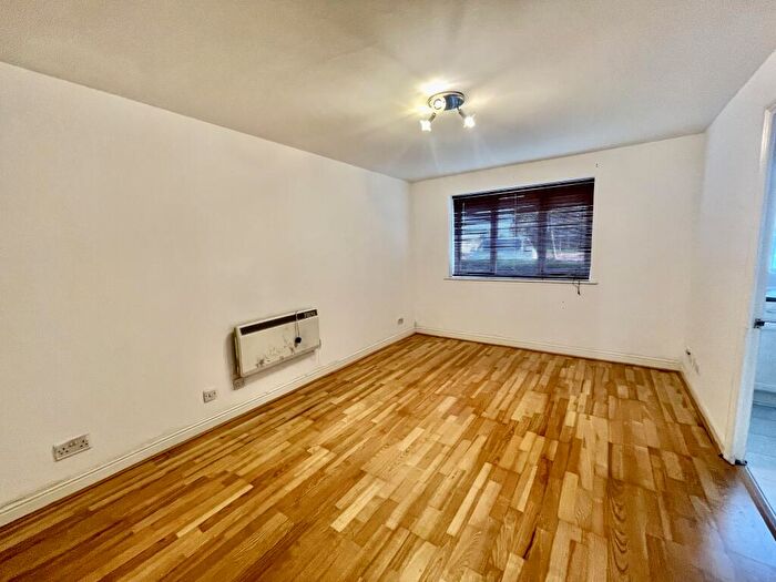 1 Bedroom Flat To Rent In Harlinger Street, SE18