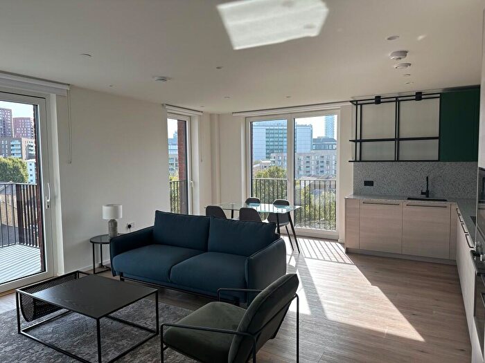 2 Bedroom Flat To Rent In Curlew House, Hawser Lane, London, [Mdh], E14