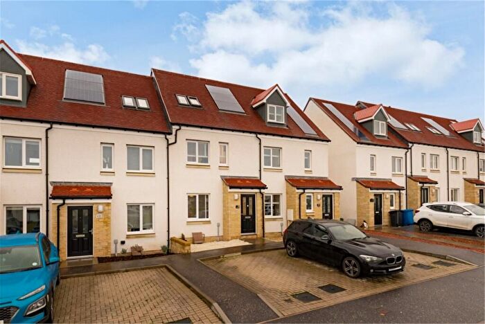 3 Bedroom Town House For Sale In Colcoon Park, Gorebridge, EH23