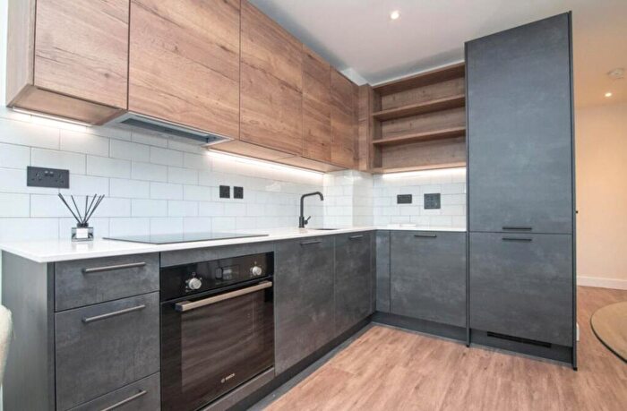 2 Bedroom Apartment To Rent In Ashted Wharf, Glasswater Locks, B4