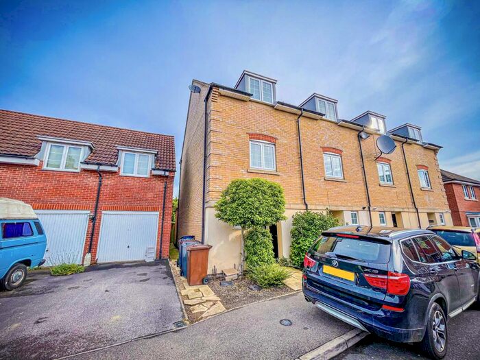 4 Bedroom End Of Terrace House To Rent In Gabriel Crescent, Lincoln, LN2
