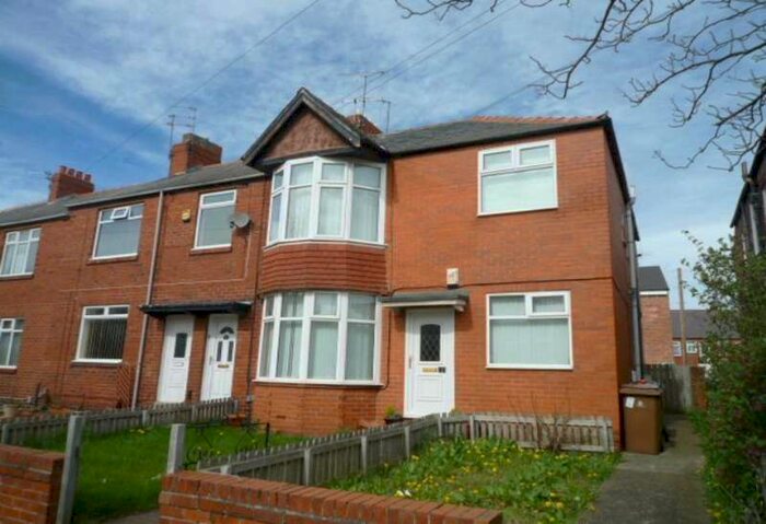 2 Bedroom Flat To Rent In Closefield Grove, Monkseaton, Tyne & Wear, NE25