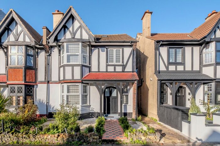 4 Bedroom Flat To Rent In Penistone Road, London, SW16