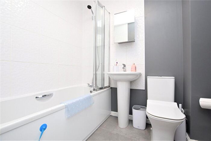 4 Bedroom Town House To Rent In Castle Lodge Gardens, Rothwell, Leeds, LS26