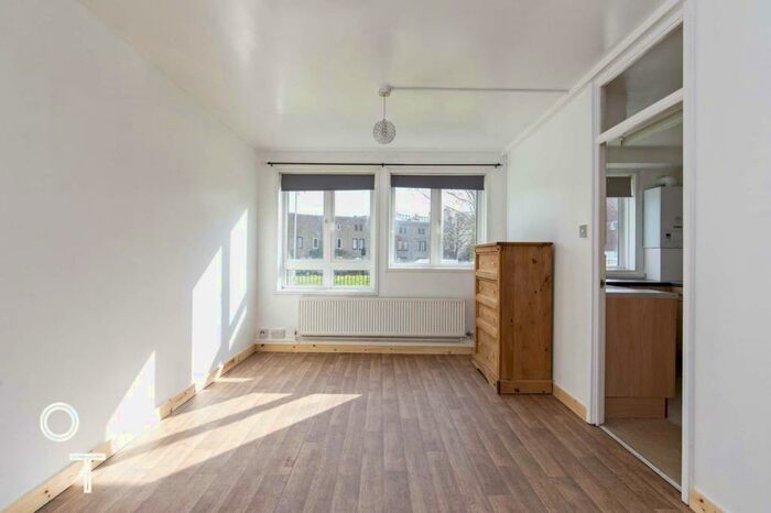 Studio To Rent In Milverton, Grafton Road, NW5