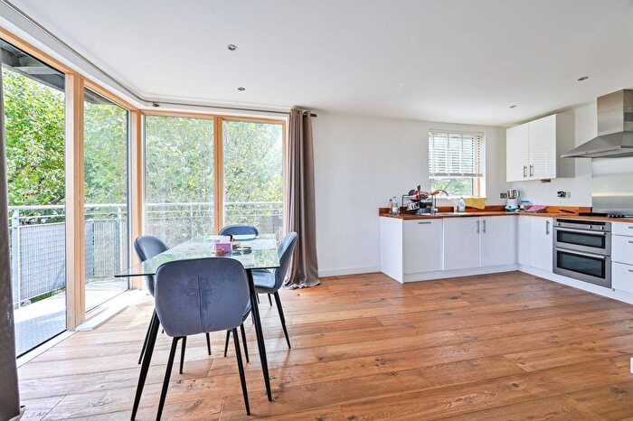 2 Bedroom Flat To Rent In Alscot Road, Bermondsey, London, SE1