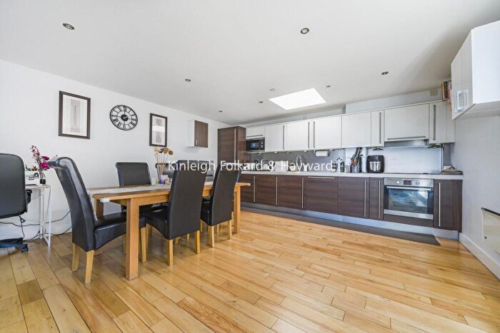 2 Bedroom Flat For Sale In Chase Side, Southgate, London, N14