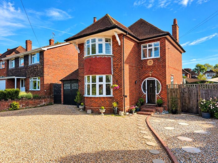 3 Bedroom Detached House For Sale In Highfield Avenue, Aldershot, Hampshire, GU11