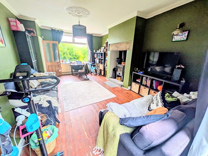 3 Bedroom Terraced House For Sale In Spring Bank, Bradford, BD13
