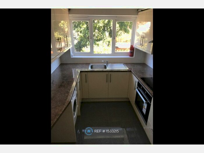 2 Bedroom Flat To Rent In Lenham Rd, Sutton, SM1