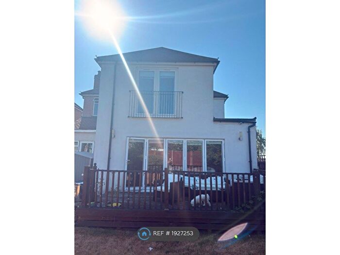 4 Bedroom Detached House To Rent In Potter St, Northwood, HA6