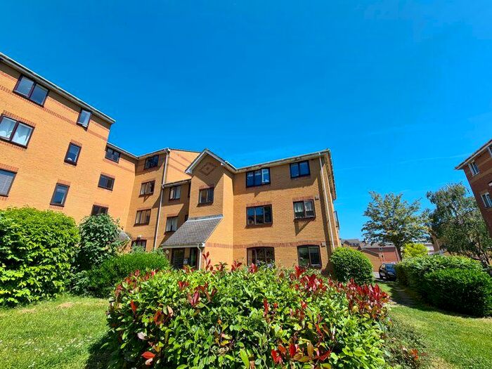 1 Bedroom Flat To Rent In Ascot Court, Aldershot, GU11