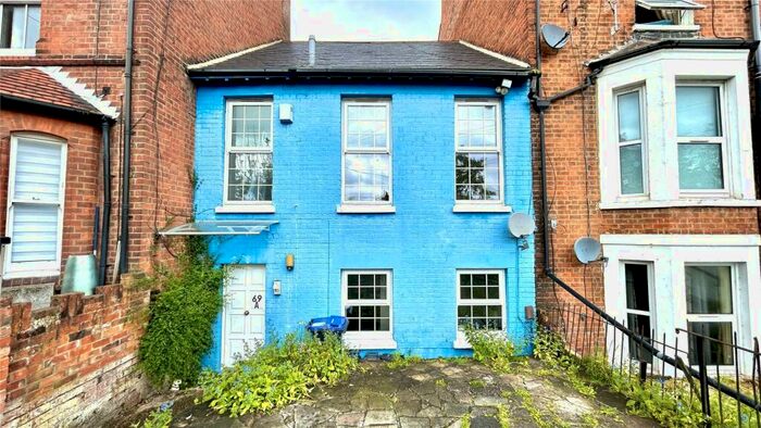 1 Bedroom Apartment To Rent In South Street, Reading, Berkshire, RG1