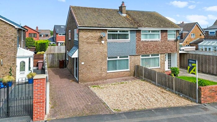 3 Bedroom Semi-Detached House For Sale In Four Acre Lane, Clock Face, WA9