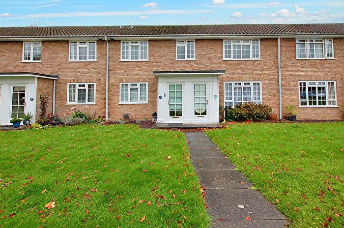 2 Bedroom Flat For Sale In Chiltern Way, Tonbridge, TN9