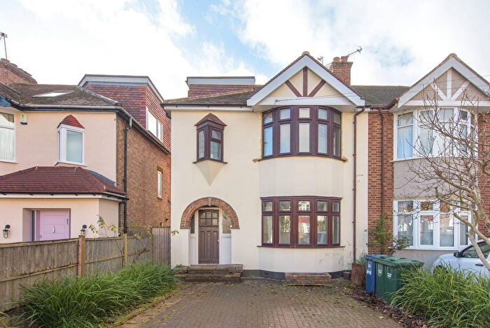 2 Bedroom Flat To Rent In Devonshire Road, Mill Hill East, London, NW7