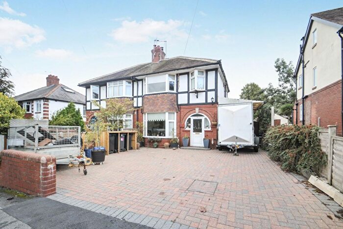 4 Bedroom Semi-Detached House For Sale In The Avenue, Knaresborough, HG5