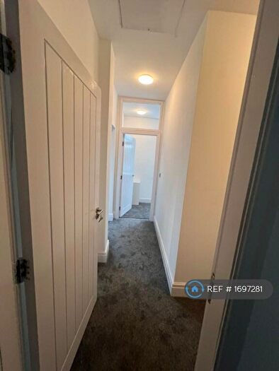2 Bedroom Flat To Rent In Davyhulme Circle, Urmston, Manchester, M41