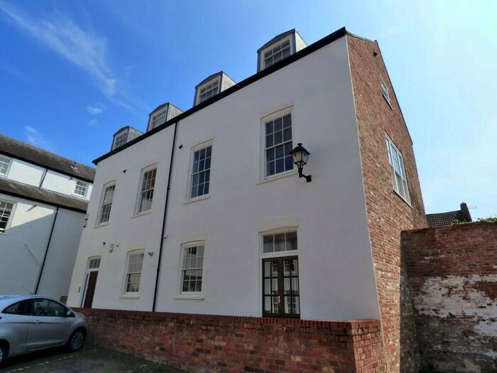 3 Bedroom Apartment To Rent In Coach House Court, Caistor, LN7