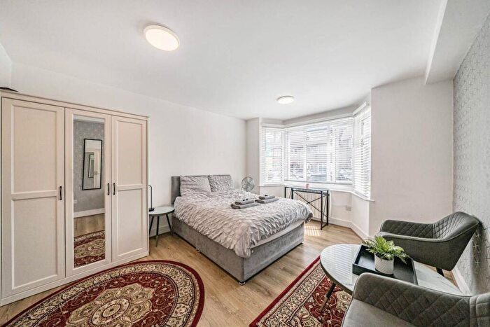 Studio To Rent In Walton Close, Gladstone Park, NW2