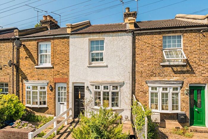 2 Bedroom Property To Rent In Brook Road, St Margarets, TW1