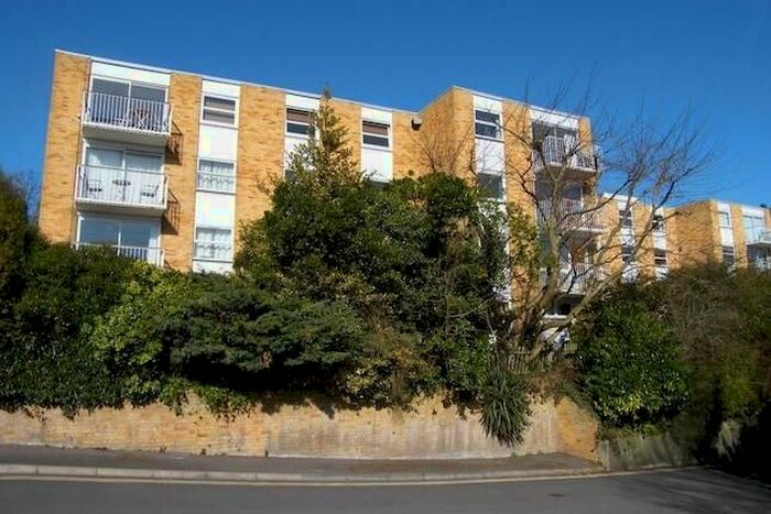 2 Bedroom Flat To Rent In Acacia House, Ancastle Green, Henley, RG9