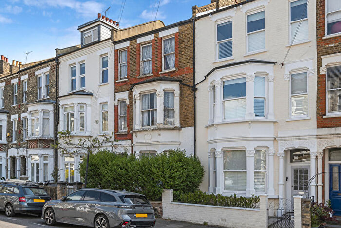 4 Bedroom House For Sale In Kelvin Road, London, N5