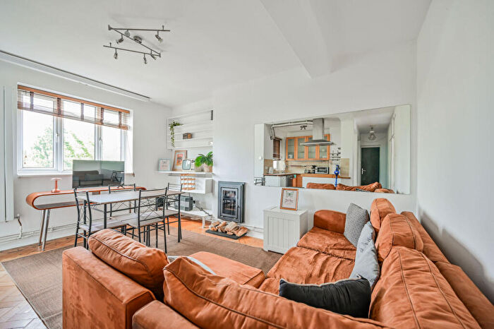 2 Bedroom Flat For Sale In Stoke Newington Church Street, Stoke Newington, London, N16