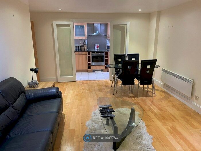 3 Bedroom Flat To Rent In Vauxhall Bridge Road, London, SW1V