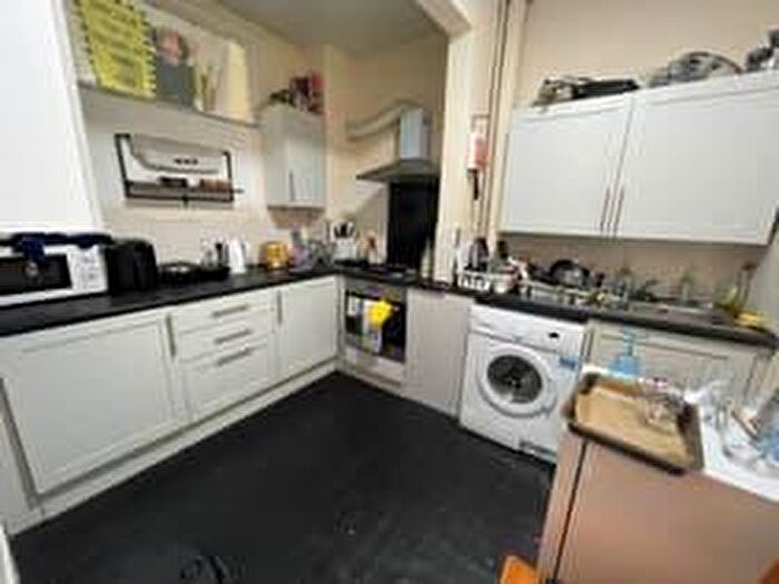 6 Bedroom Terraced House To Rent In Regent Park Avenue, Leeds, West Yorkshire, LS6