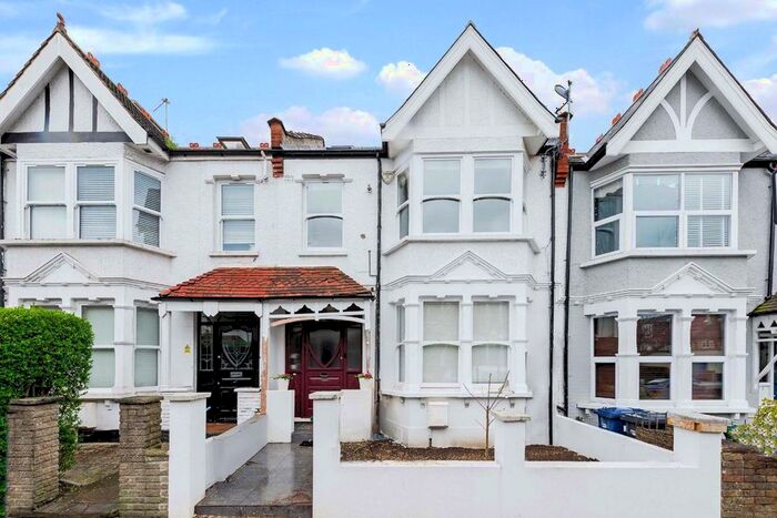 3 Bedroom Flat To Rent In Falkland Avenue, London, N3