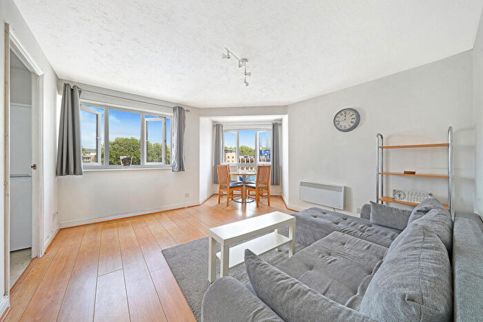 2 Bedroom Flat To Rent In Windsock Close, Surrey Quays, SE16