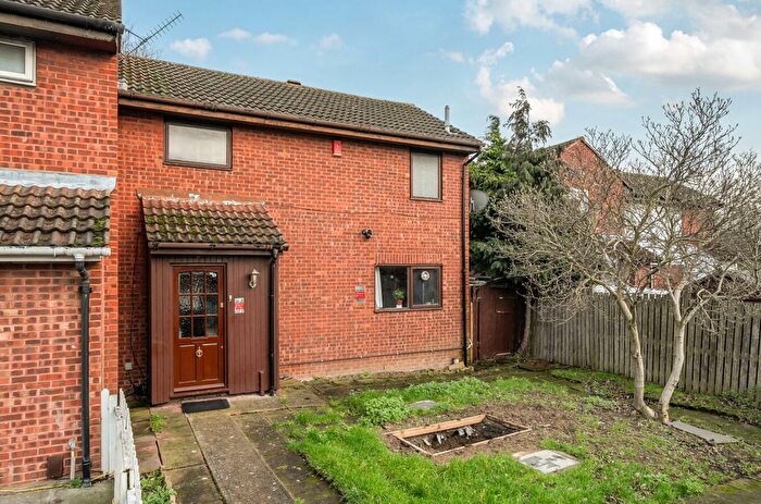 3 Bedroom End Terrace House For Sale In Fleetwood Close, London, E16