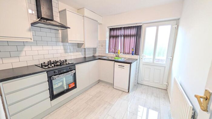 2 Bedroom Flat To Rent In Pembroke Court, Woodborough Road, Nottingham, NG3