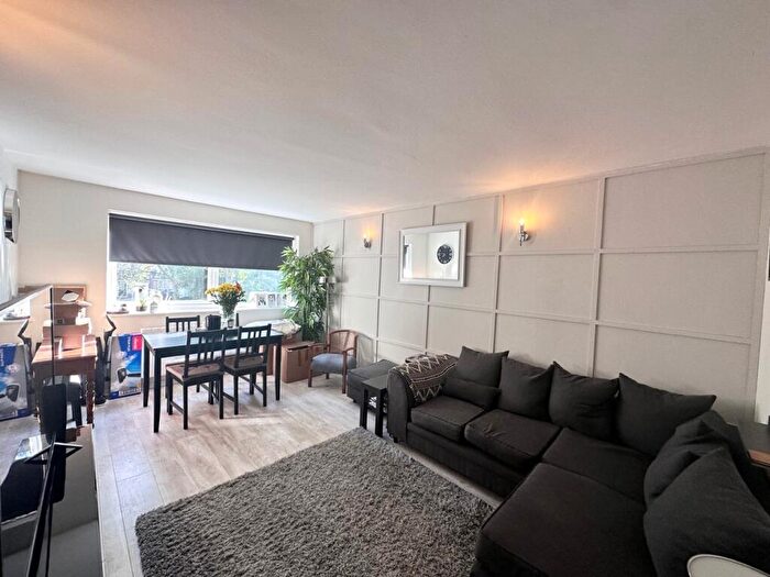 2 Bedroom Apartment To Rent In Cedar Court, St. Albans, AL4