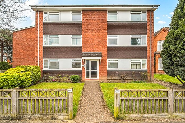 2 Bedroom Flat For Sale In Surbiton Hill Park, Surbiton, KT5