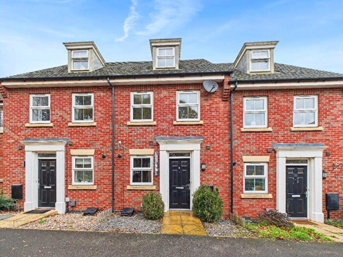 3 Bedroom Town House For Sale In Pach Way, Fernwood, NG24