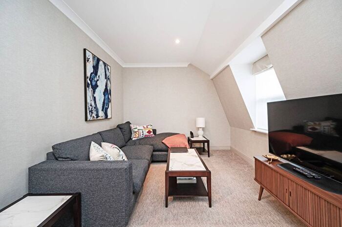 2 Bedroom Flat To Rent In Bow Lane, St Pauls, London, EC4M