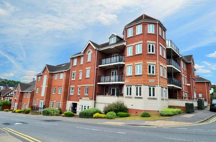 1 Bedroom Flat To Rent In Hamilton Road, High Wycombe, HP13